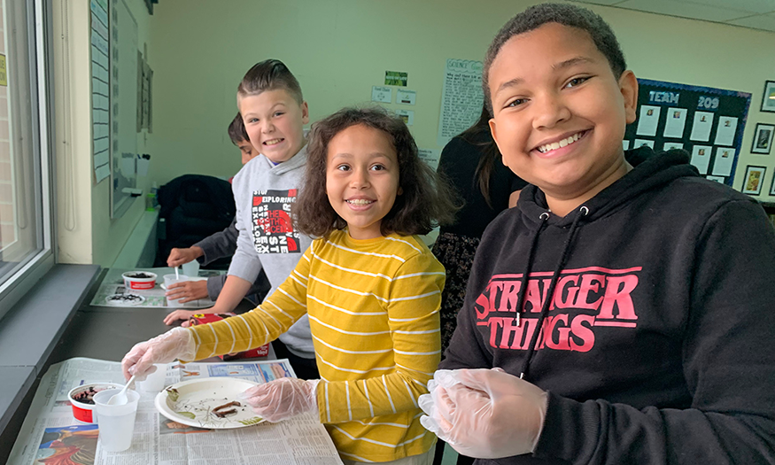 Students study worms in class