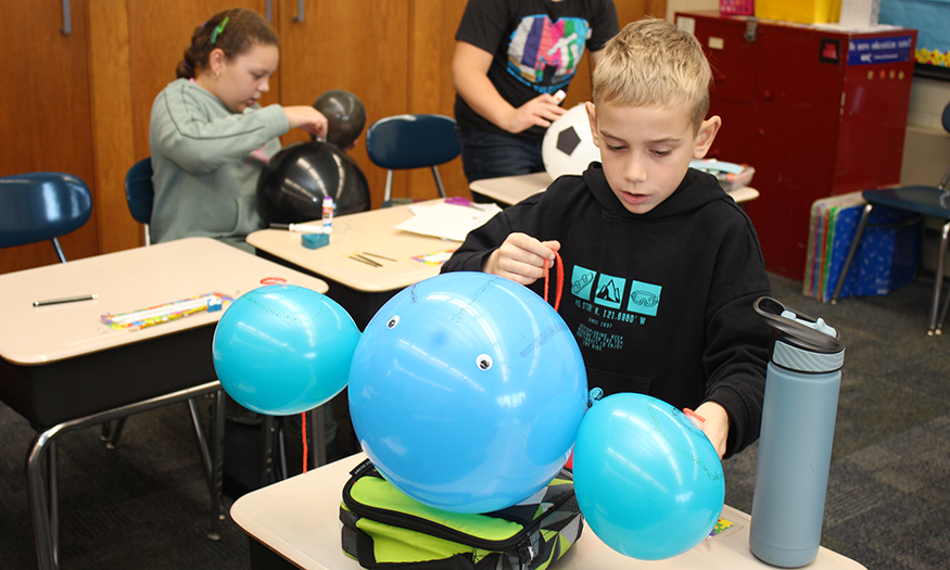 Student creates balloon float