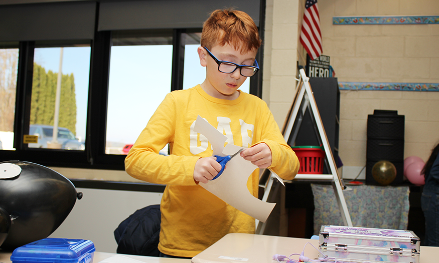 Student creates balloon float