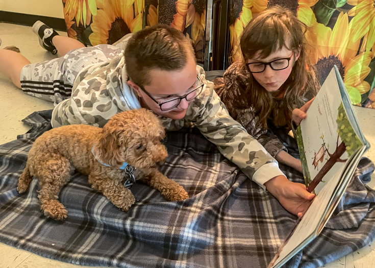 Students read with therapy dog