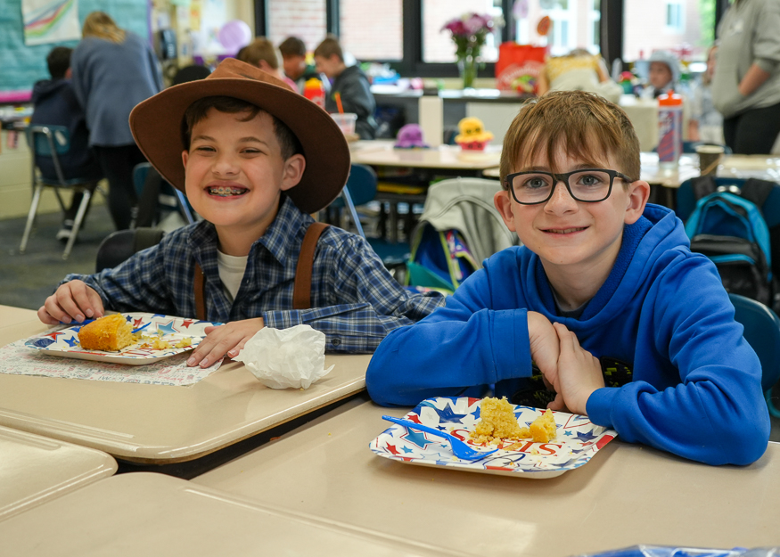 Students dressed in Colonial clothes