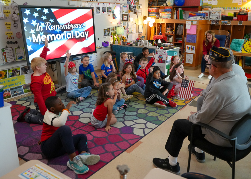 Students listen to veteran