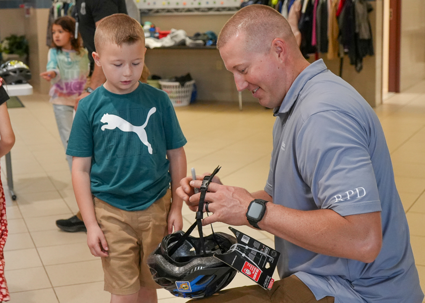 Officer gives bike helmet to student