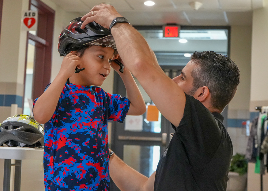 Officer gives bike helmet to student