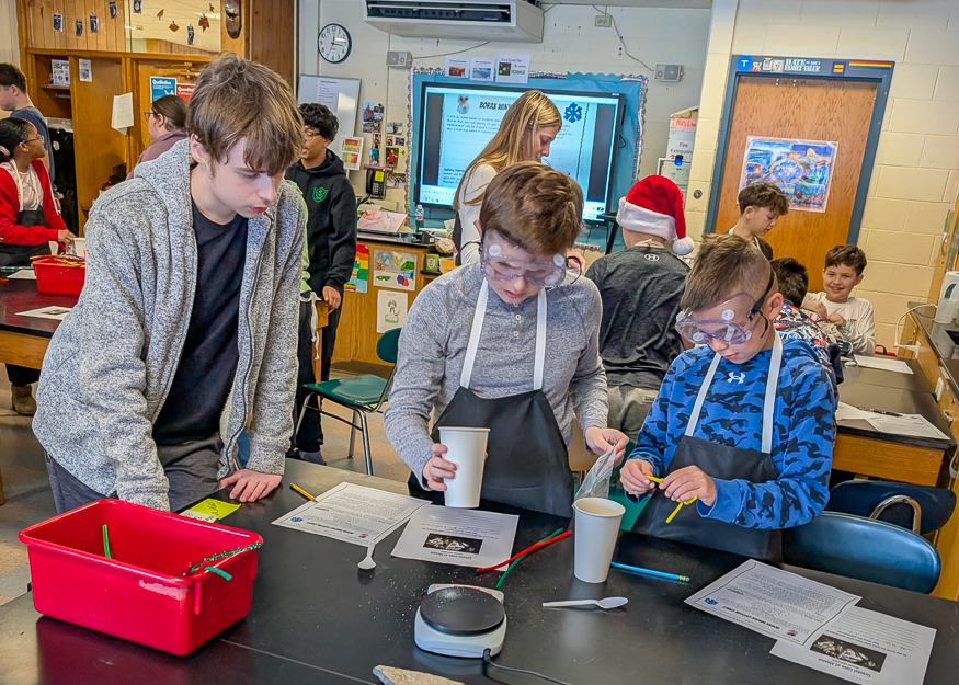 Students work in science lab class