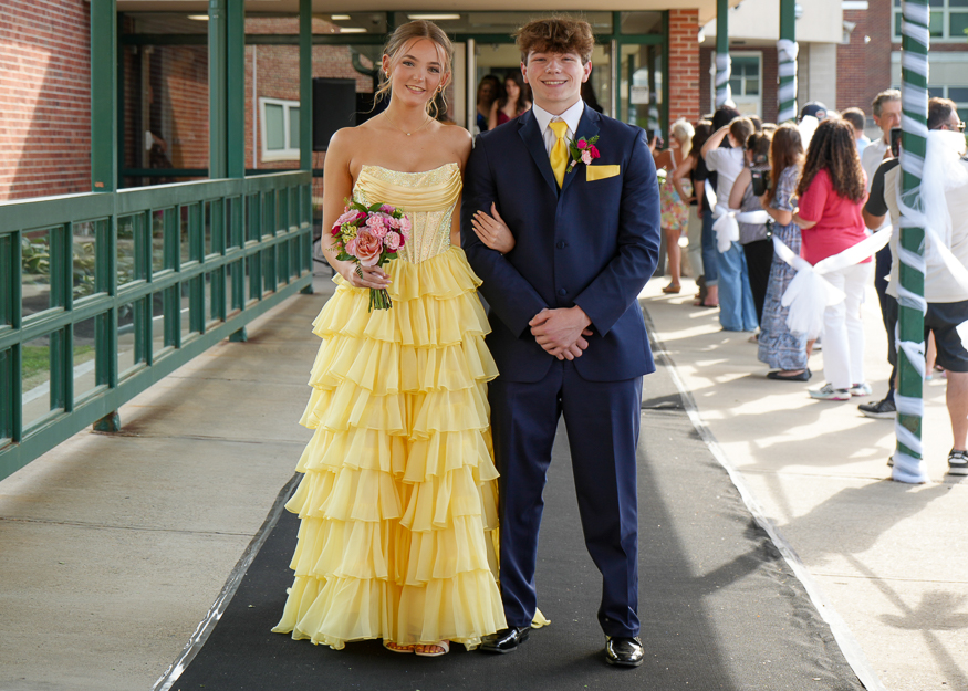 Students pose for prom photo